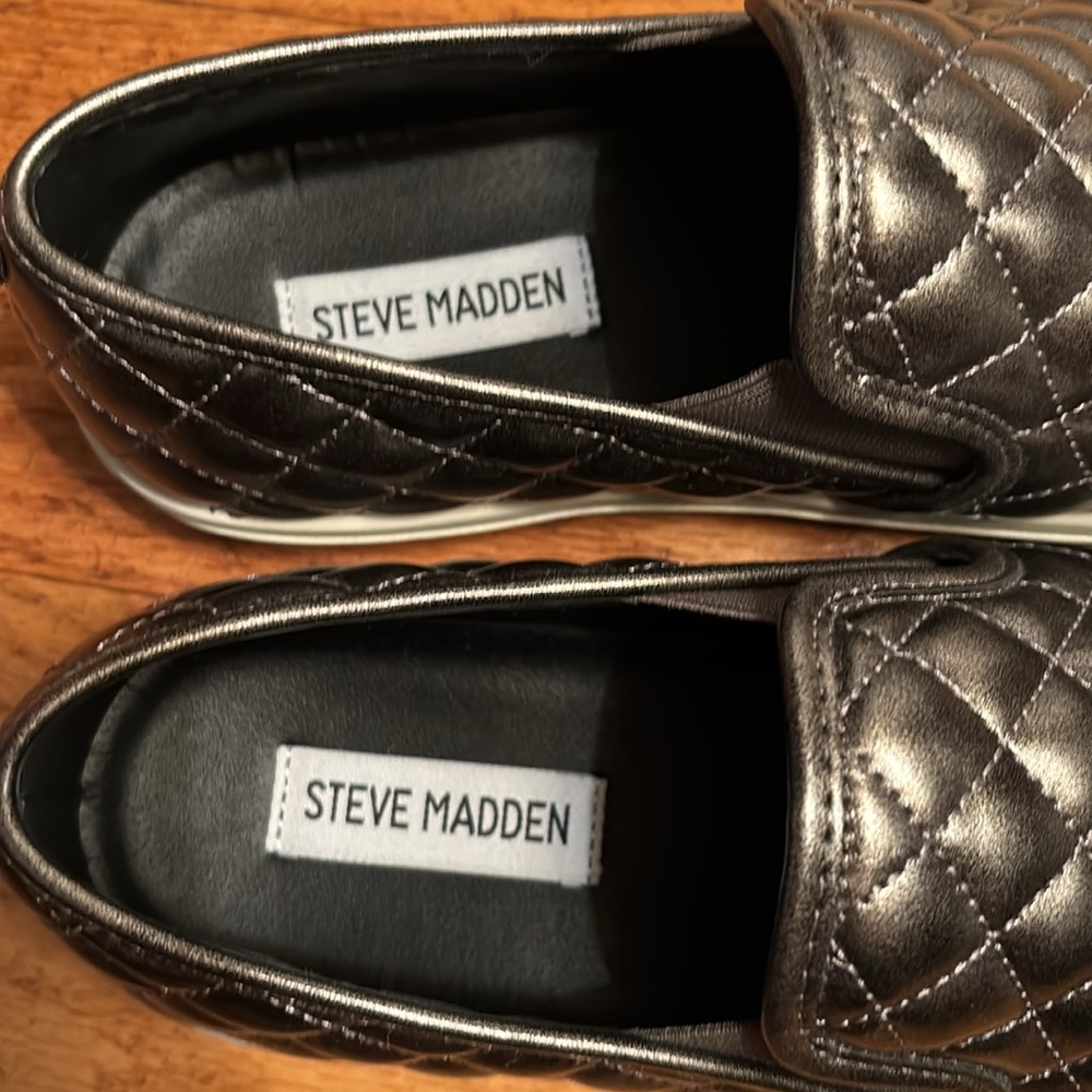 Steve Madden Women's Ecentrcq Sneaker - Picture 4 of 8